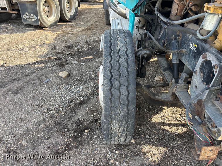 image for item YA3156 2000 Peterbilt 379 semi truck