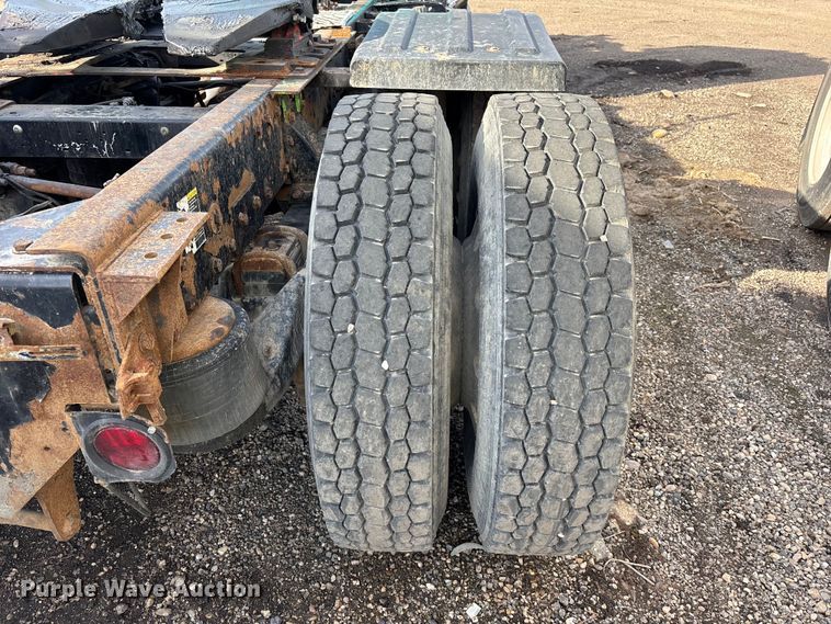 image for item YA3156 2000 Peterbilt 379 semi truck