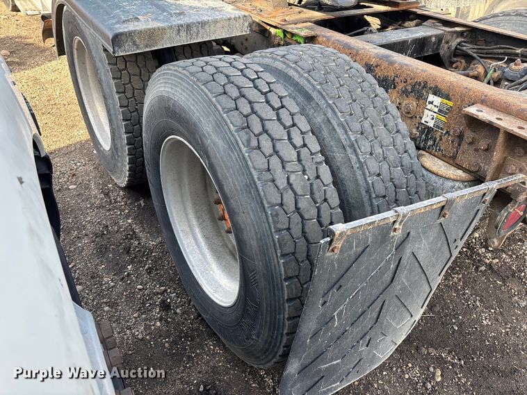 image for item YA3156 2000 Peterbilt 379 semi truck