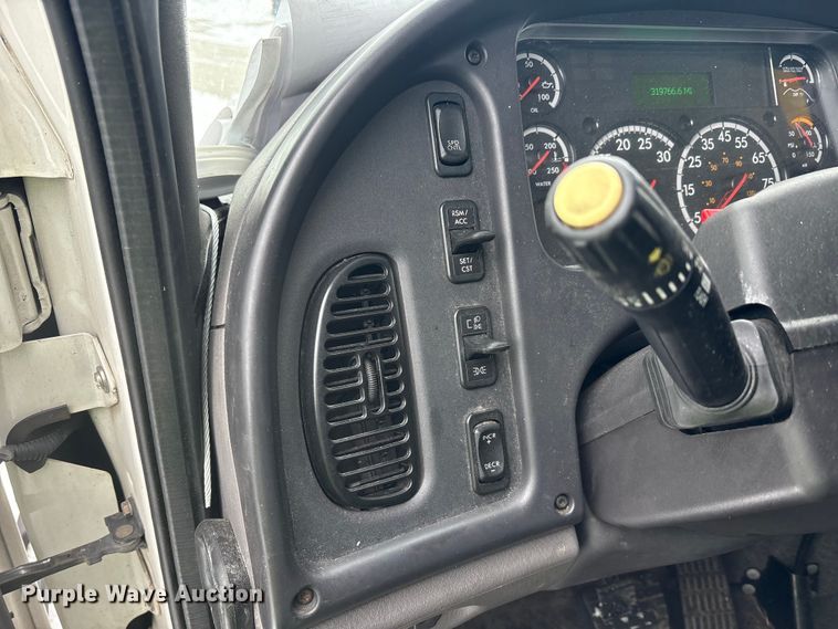 image for item YA6112 2020 Freightliner Business Class M2 box truck