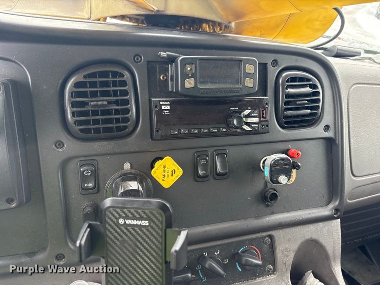 image for item YA6112 2020 Freightliner Business Class M2 box truck