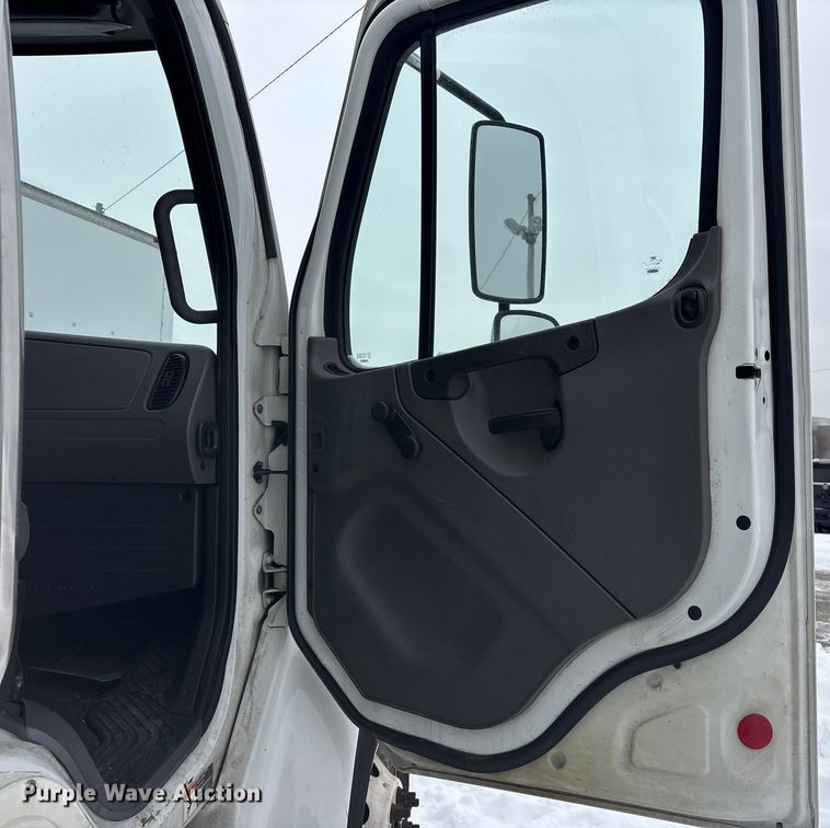 image for item YA6112 2020 Freightliner Business Class M2 box truck