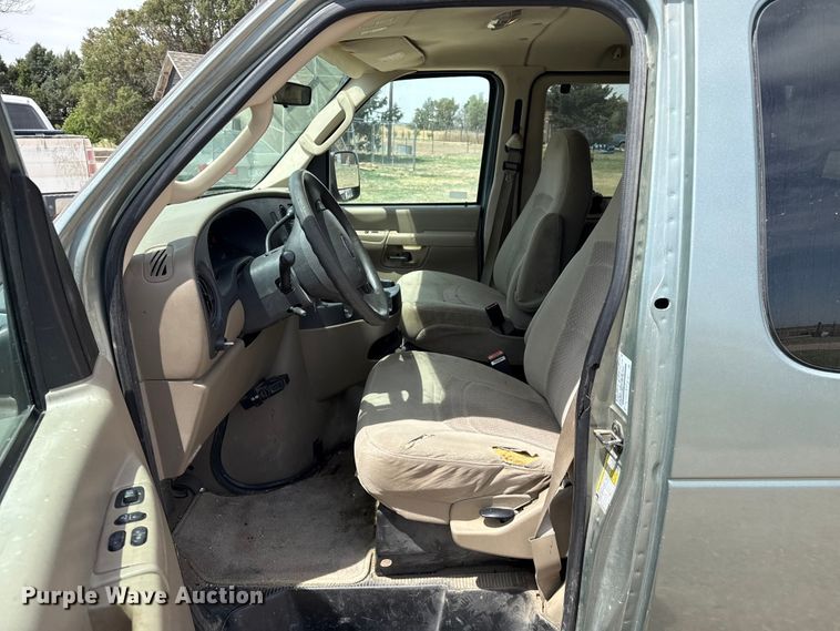 image for item DH1978 2006 Ford E150 van