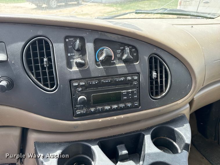 image for item DH1978 2006 Ford E150 van