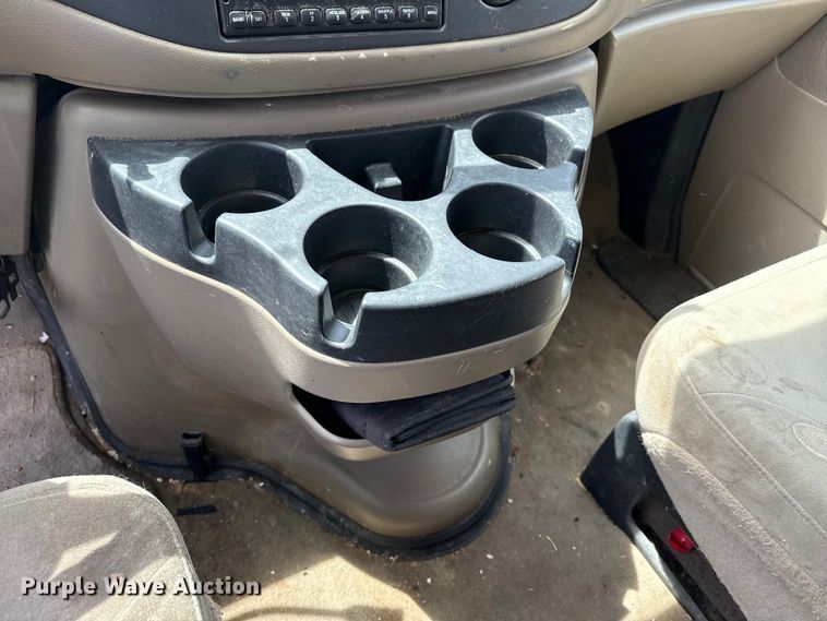 image for item DH1978 2006 Ford E150 van