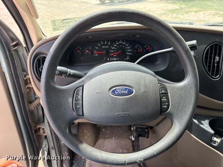 image for item DH1978 2006 Ford E150 van