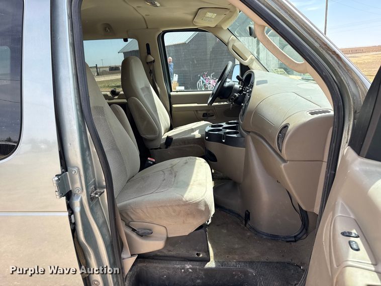 image for item DH1978 2006 Ford E150 van