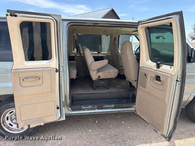 image for item DH1978 2006 Ford E150 van