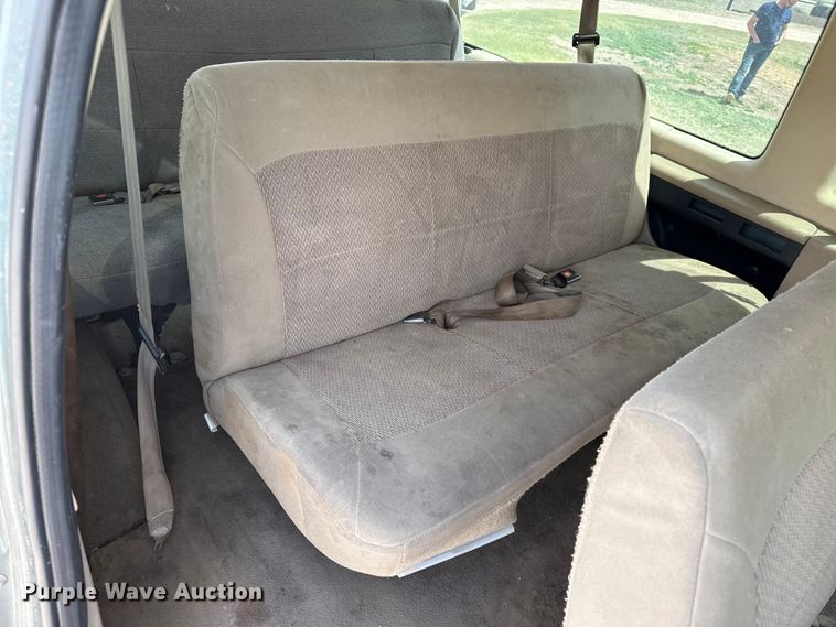 image for item DH1978 2006 Ford E150 van