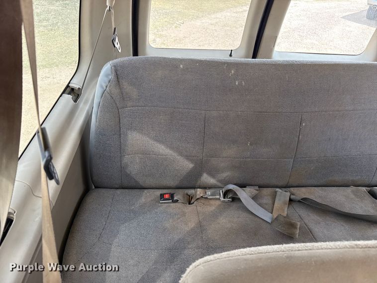 image for item DH1978 2006 Ford E150 van