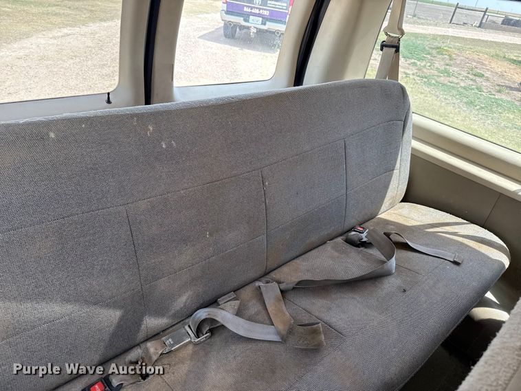 image for item DH1978 2006 Ford E150 van