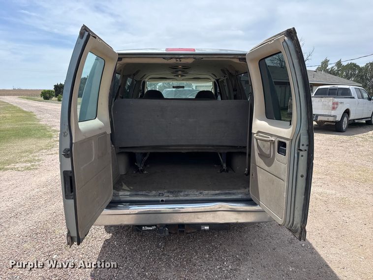 image for item DH1978 2006 Ford E150 van