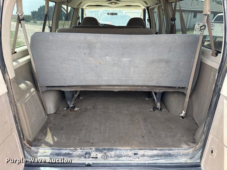 image for item DH1978 2006 Ford E150 van