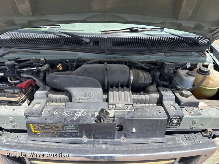 image for item DH1978 2006 Ford E150 van