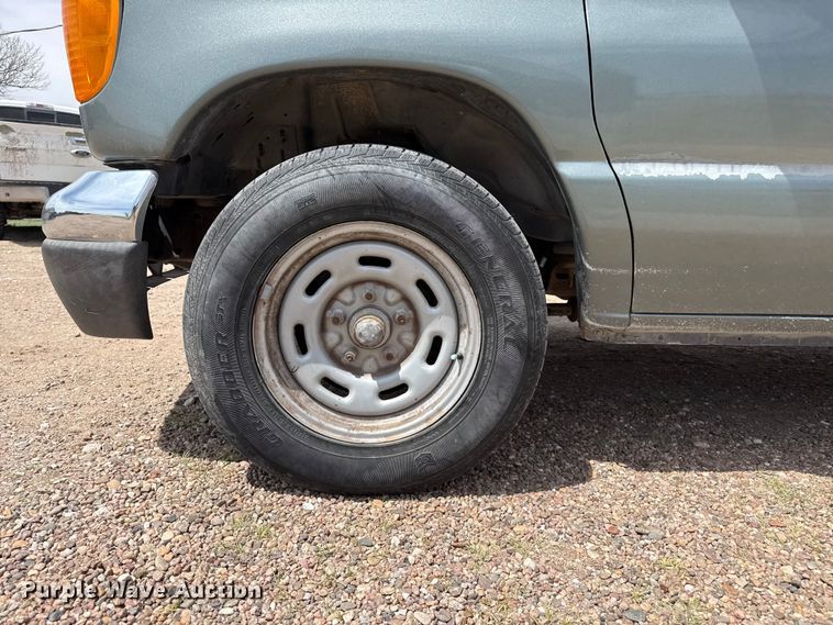 image for item DH1978 2006 Ford E150 van