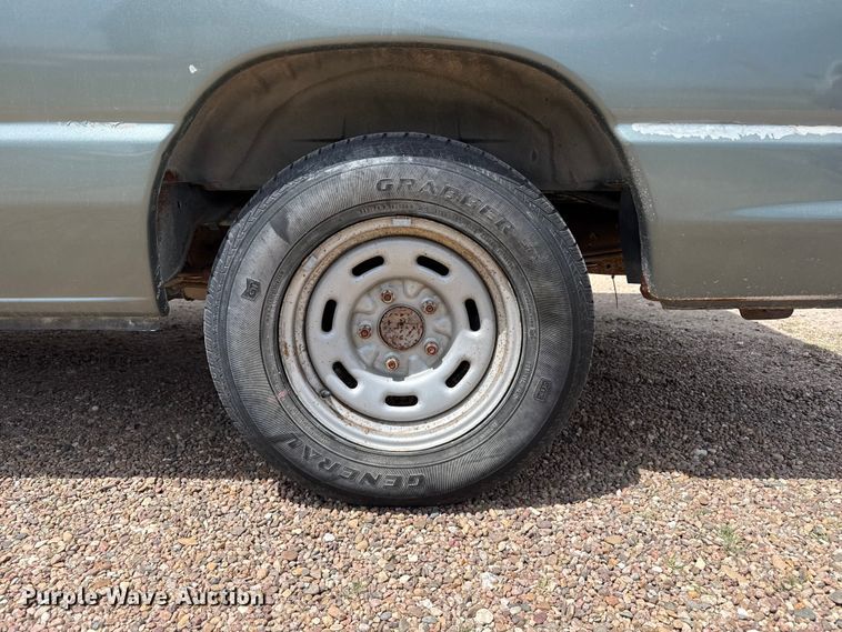 image for item DH1978 2006 Ford E150 van