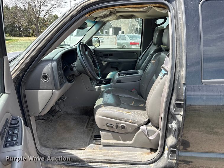 image for item DH1979 2004 Chevrolet Tahoe SUV