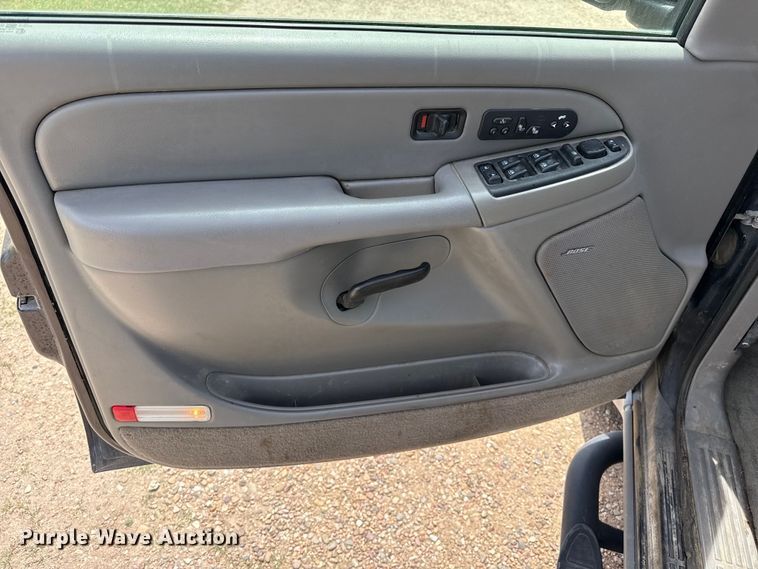 image for item DH1979 2004 Chevrolet Tahoe SUV