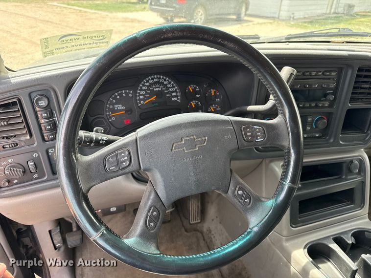image for item DH1979 2004 Chevrolet Tahoe SUV