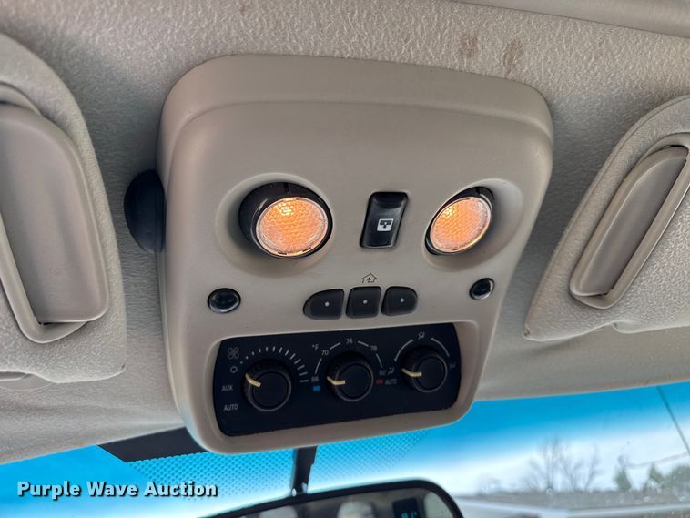 image for item DH1979 2004 Chevrolet Tahoe SUV