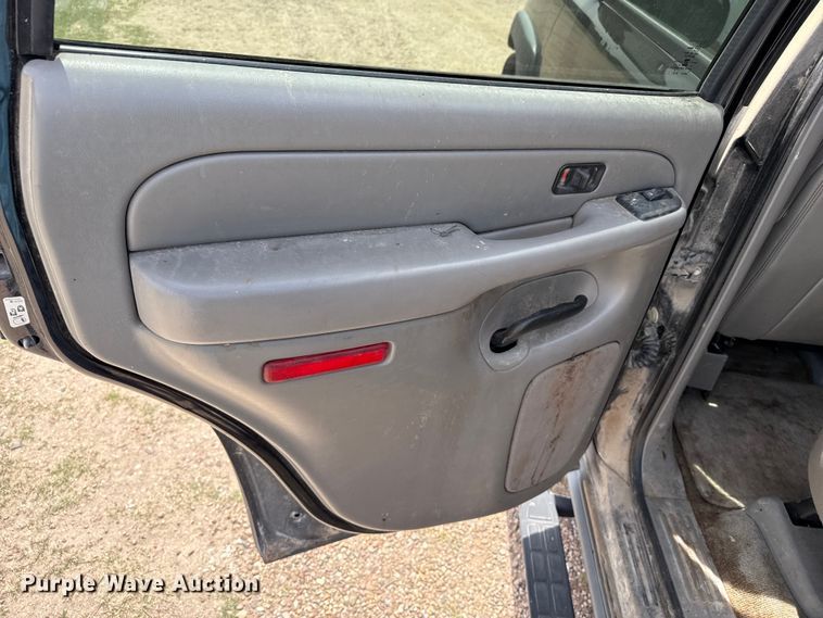 image for item DH1979 2004 Chevrolet Tahoe SUV