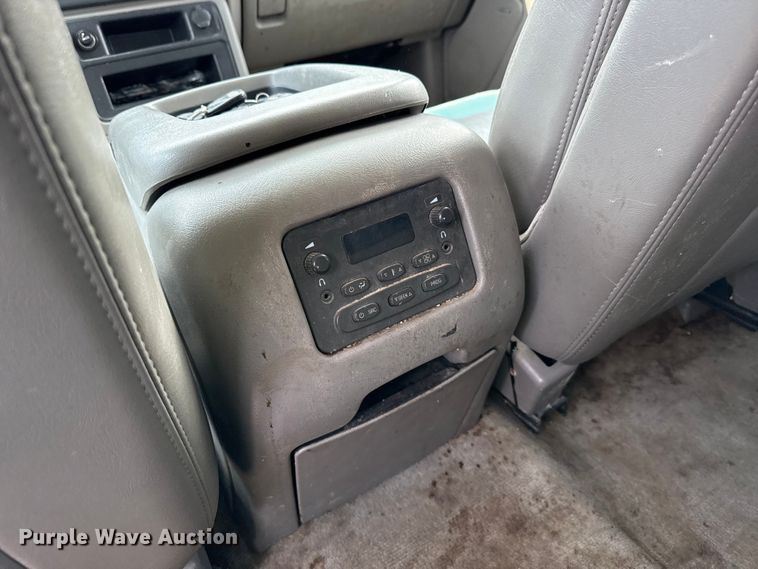 image for item DH1979 2004 Chevrolet Tahoe SUV