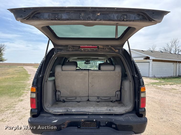 image for item DH1979 2004 Chevrolet Tahoe SUV