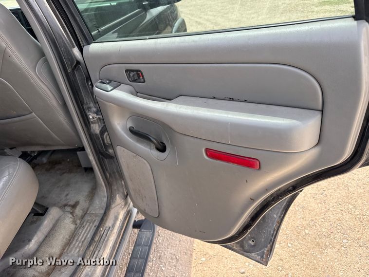 image for item DH1979 2004 Chevrolet Tahoe SUV
