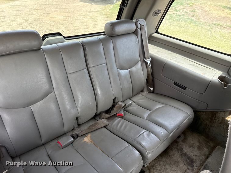 image for item DH1979 2004 Chevrolet Tahoe SUV