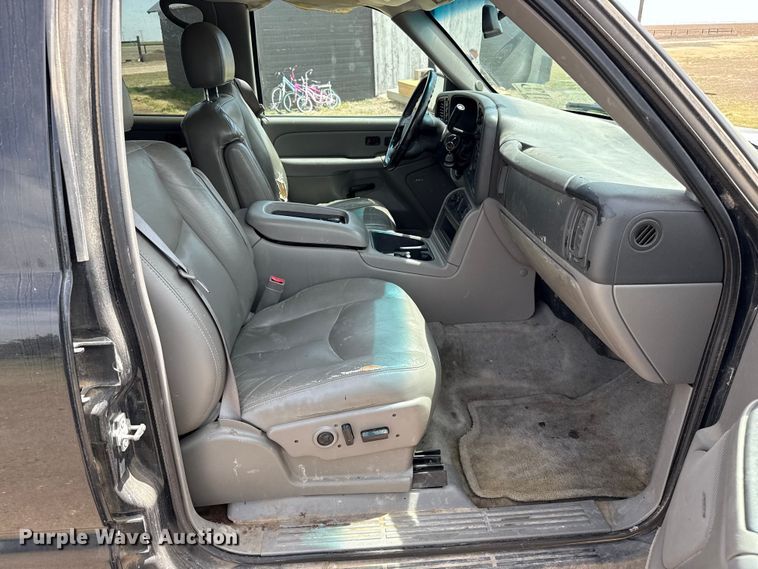 image for item DH1979 2004 Chevrolet Tahoe SUV