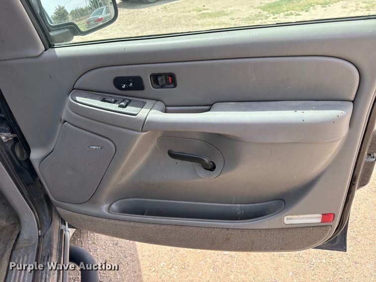 image for item DH1979 2004 Chevrolet Tahoe SUV