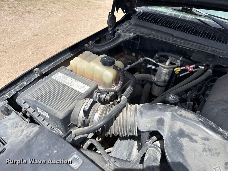 image for item DH1979 2004 Chevrolet Tahoe SUV