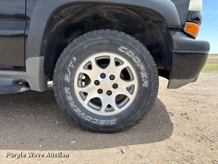 image for item DH1979 2004 Chevrolet Tahoe SUV
