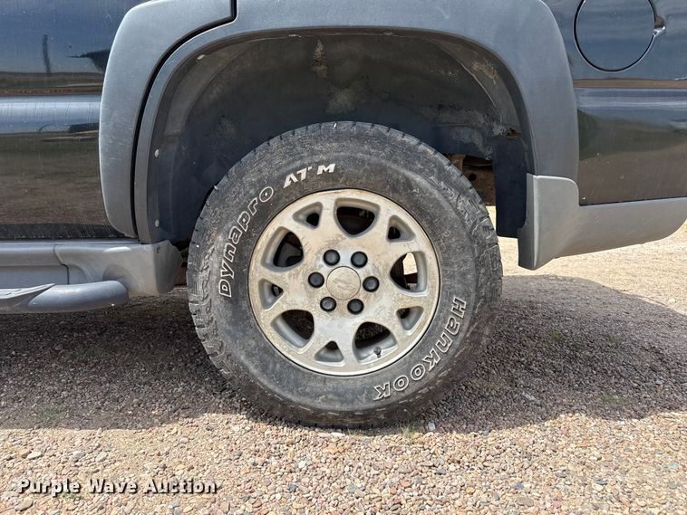 image for item DH1979 2004 Chevrolet Tahoe SUV
