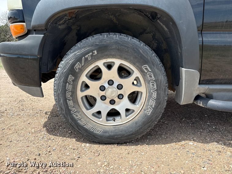 image for item DH1979 2004 Chevrolet Tahoe SUV