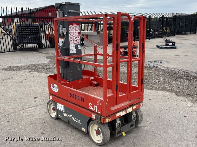 image for item DO5200 2017 Skyjack SJ12 vertical lift