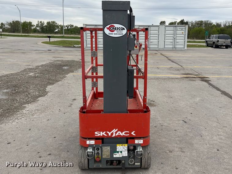 image for item DO5200 2017 Skyjack SJ12 vertical lift