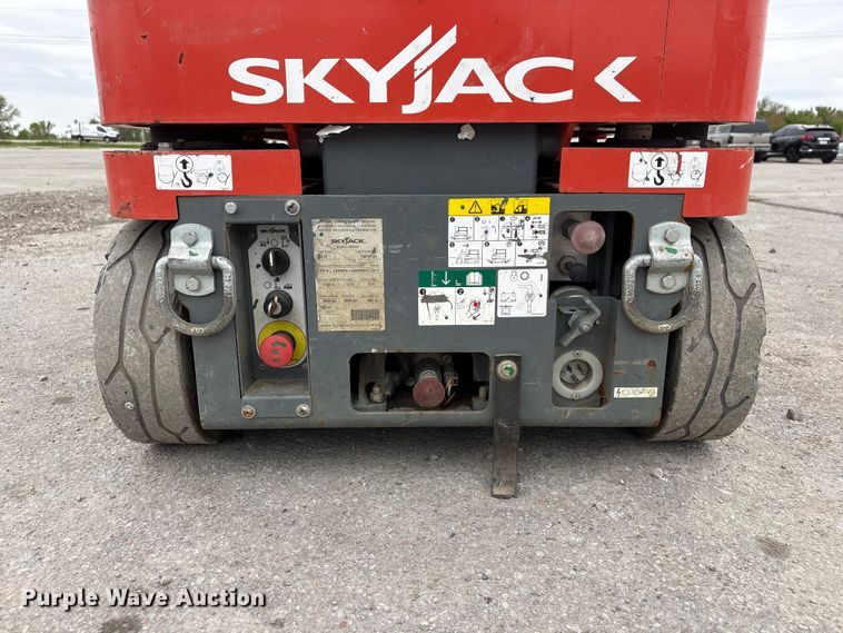 image for item DO5200 2017 Skyjack SJ12 vertical lift