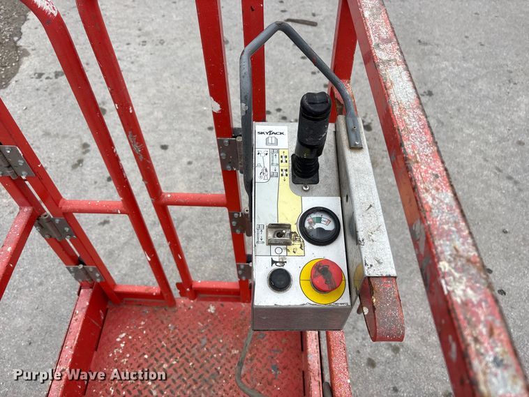 image for item DO5200 2017 Skyjack SJ12 vertical lift