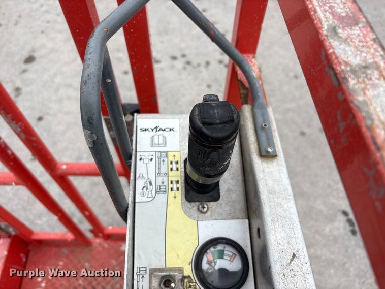image for item DO5200 2017 Skyjack SJ12 vertical lift