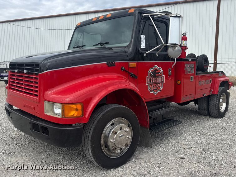 image for item DO8481 1997 International 4700 tow truck