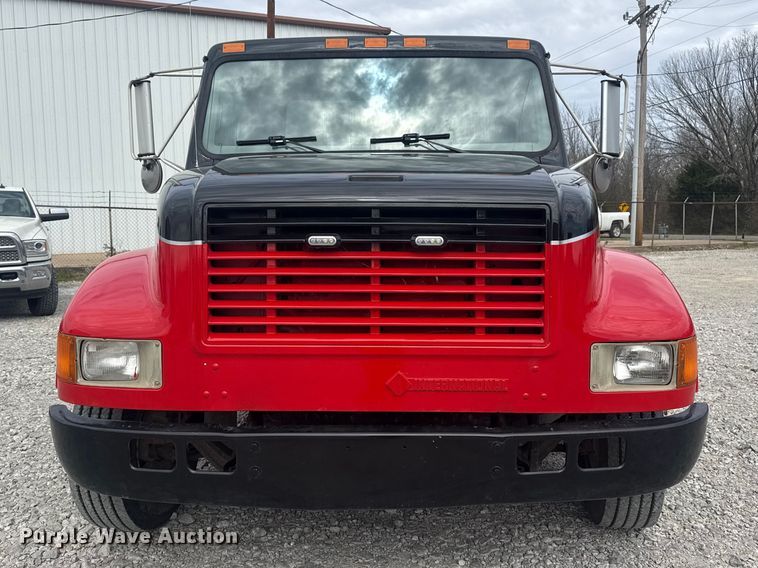 image for item DO8481 1997 International 4700 tow truck