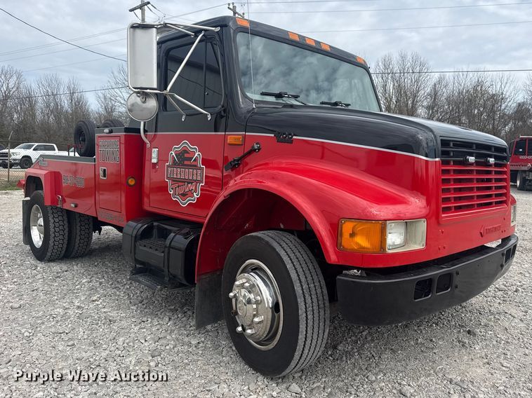 image for item DO8481 1997 International 4700 tow truck