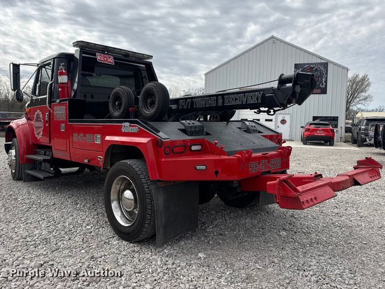 image for item DO8481 1997 International 4700 tow truck