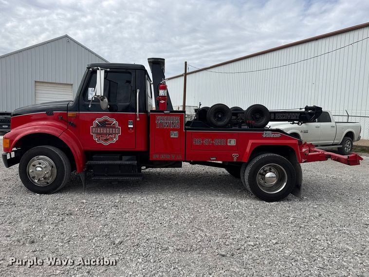 image for item DO8481 1997 International 4700 tow truck
