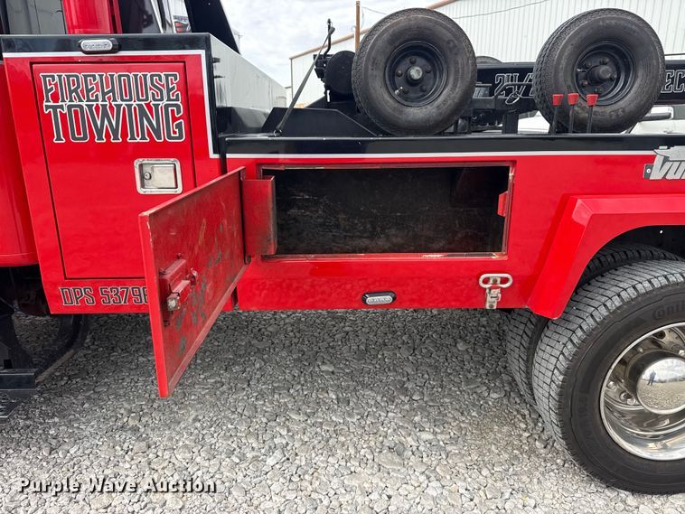 image for item DO8481 1997 International 4700 tow truck