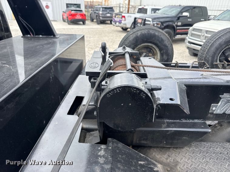 image for item DO8481 1997 International 4700 tow truck