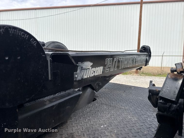 image for item DO8481 1997 International 4700 tow truck