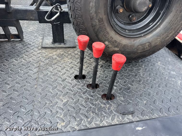 image for item DO8481 1997 International 4700 tow truck