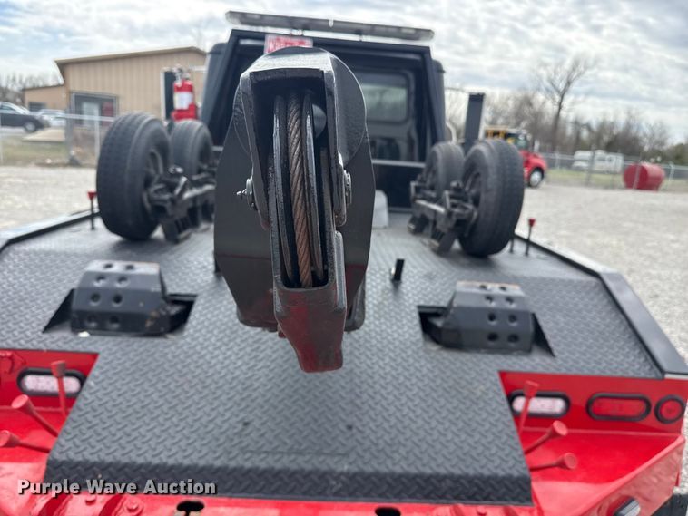 image for item DO8481 1997 International 4700 tow truck